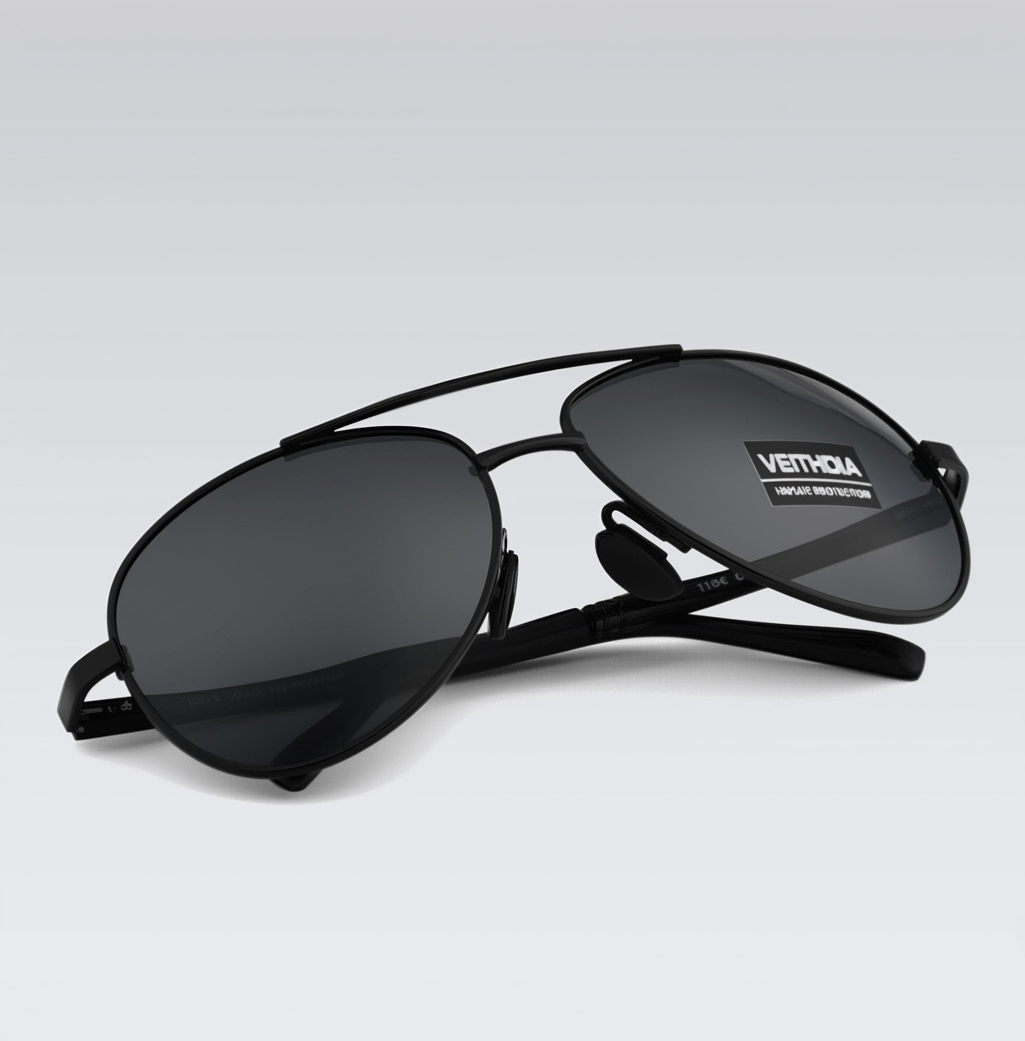 Men’s polarized and anti-UV sunglasses in Absolute-Black style