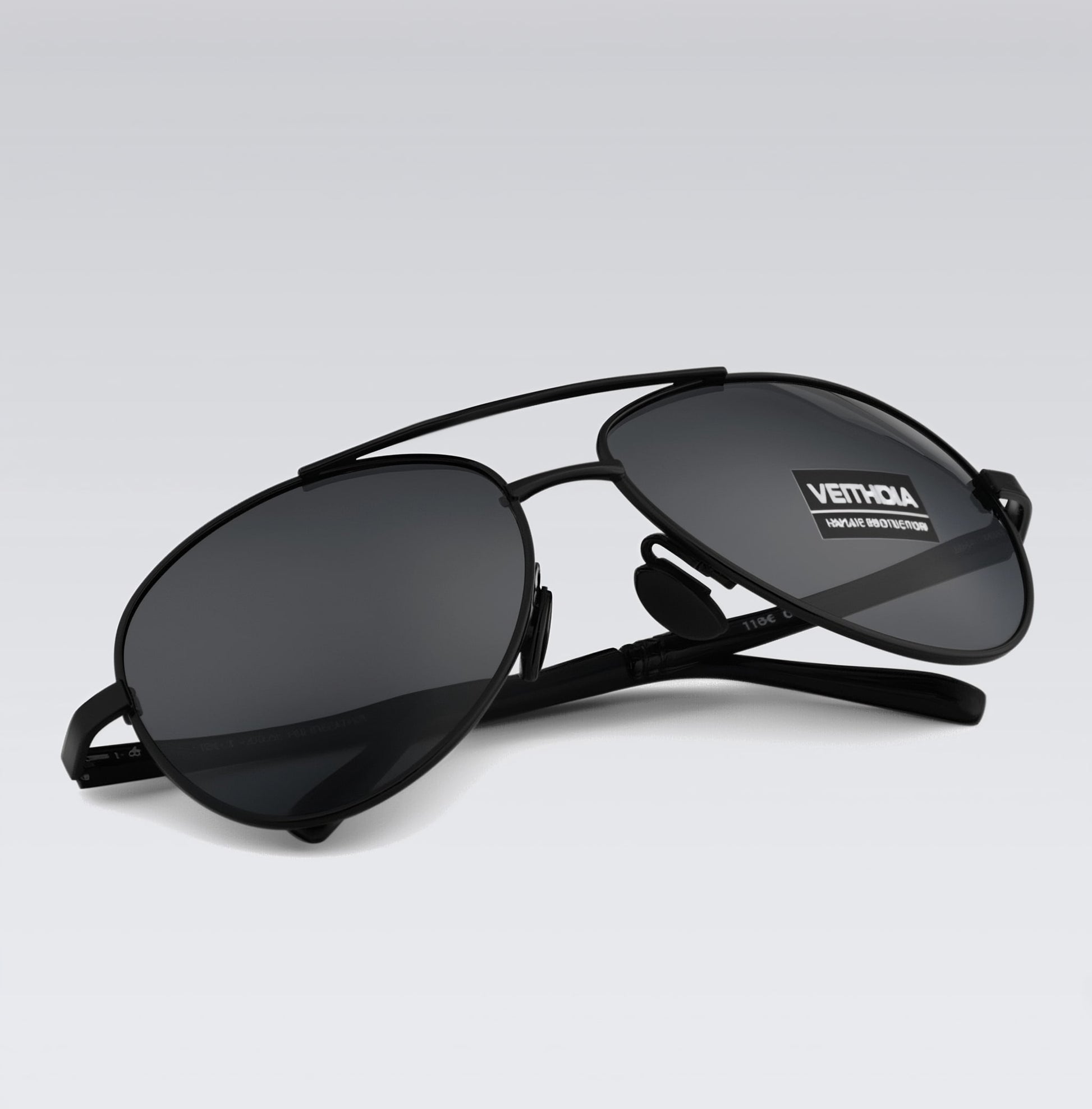 Men’s polarized and anti-UV sunglasses in Absolute-Black style