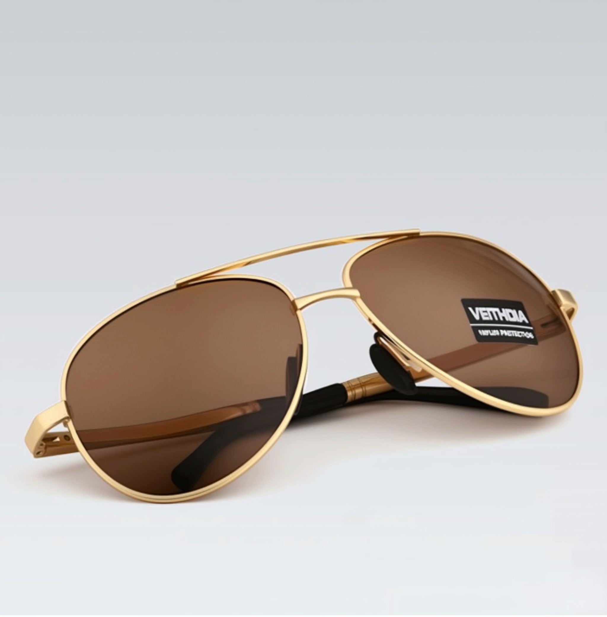 Men’s polarized and anti-UV sunglasses in Liquid-Gold style