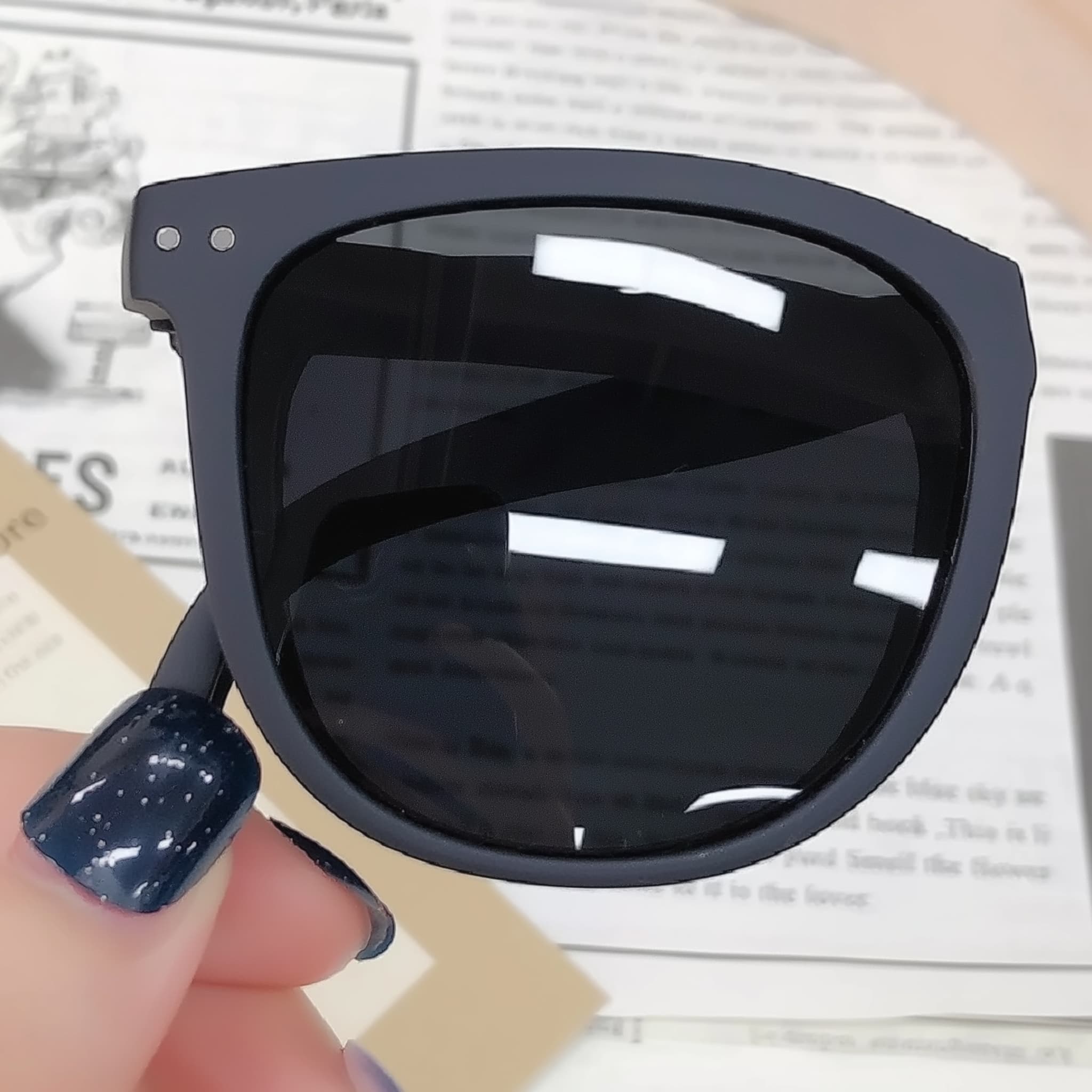 Women’s folded black sunglasses 